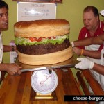 La hamburguesa con queso más grande del mundo parte 2