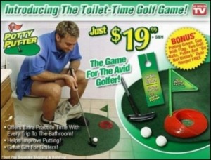 Iniciación al golf en el retrete del baño