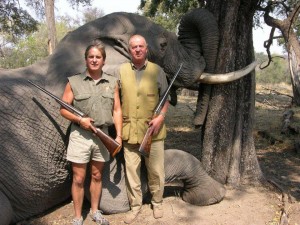 Fotos del rey de España cazando elefantes