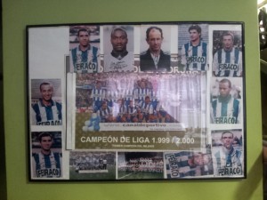 Fotografía de la plantilla del Deportivo de la Coruña firmada