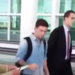 Messi niega autógrafo a anciano en aeropuerto de Madrid
