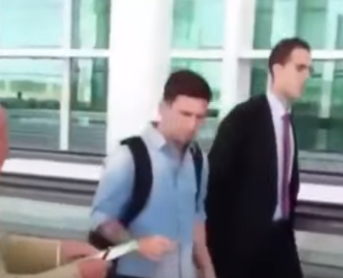 Messi niega autógrafo a anciano en aeropuerto de Madrid